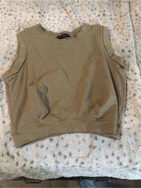 Arrive Guide Olive Green Sleeveless Crop Top